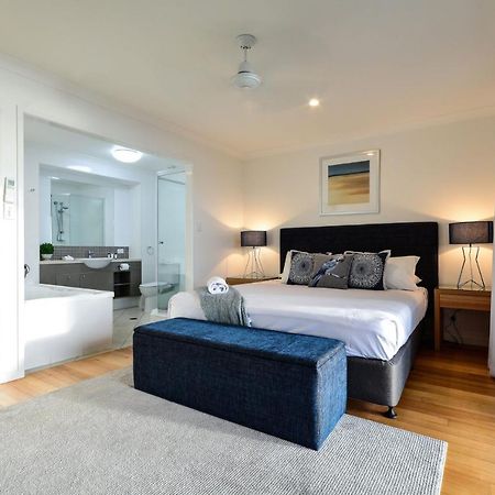 Shorelines 31 Renovated Upmarket Two Bedroom Apartment With Ocean Views And Buggy Hamilton Island Kültér fotó